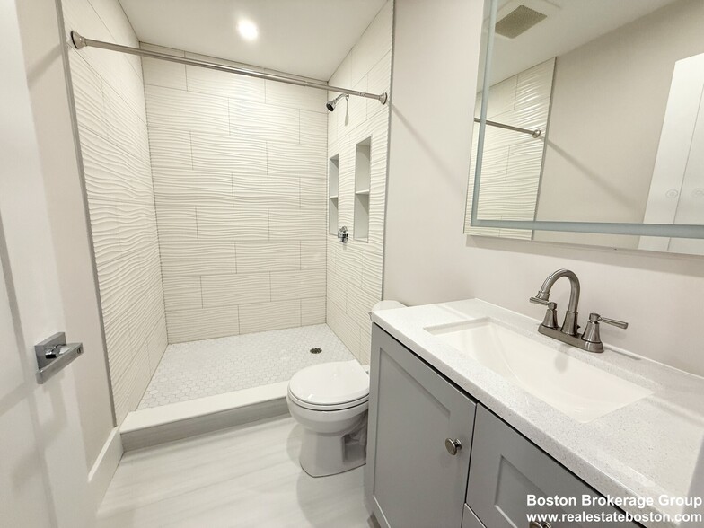 Building Photo - 36 Raven St