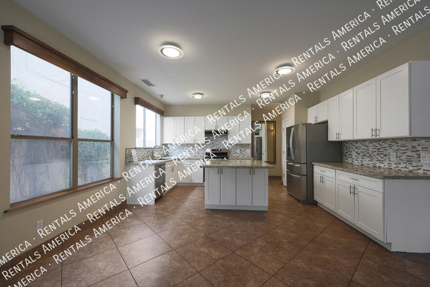 Building Photo - 3719 W Fallen Leaf Ln