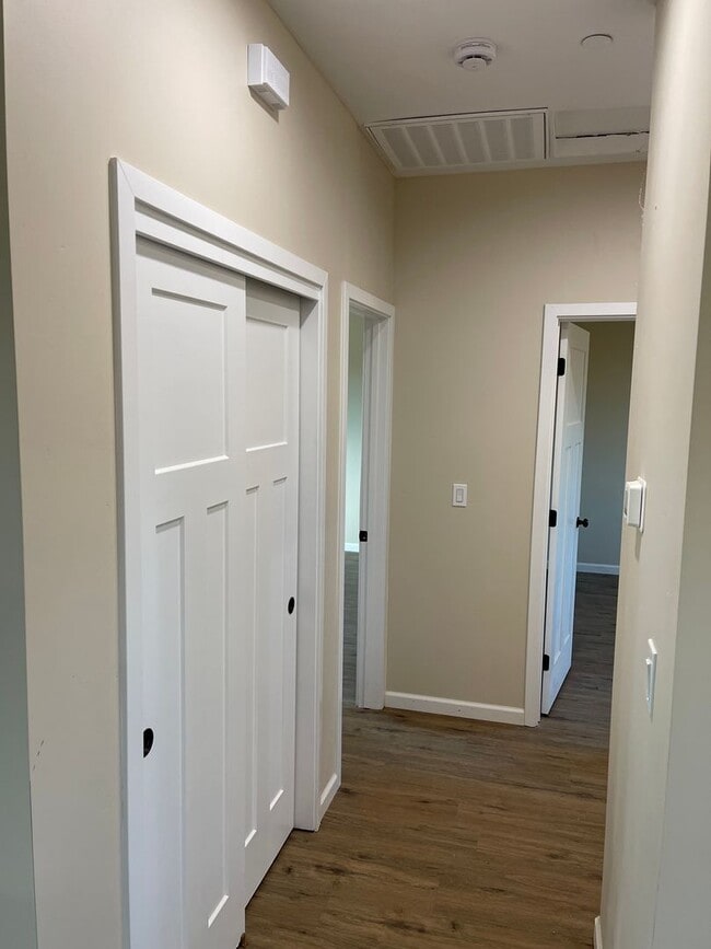 Building Photo - 8588-8590 Ridgecrest Dr