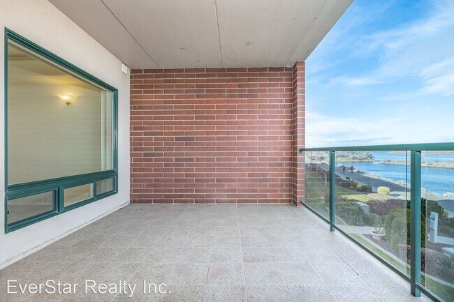 Building Photo - 2 br, 2 bath House - 300 Col Pt Dr C-201