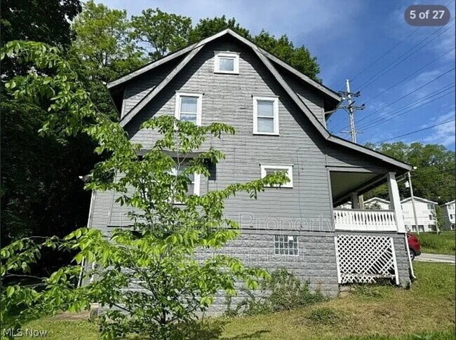 Building Photo - 692 W Thornton St