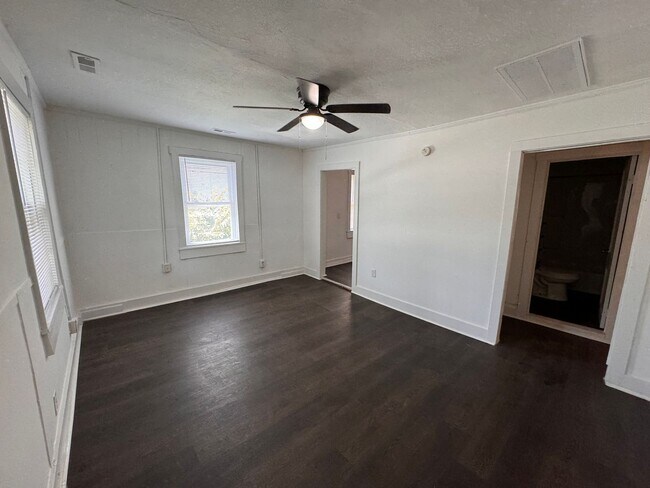 Building Photo - 3 Bedroom 1 Bath House in Columbia!