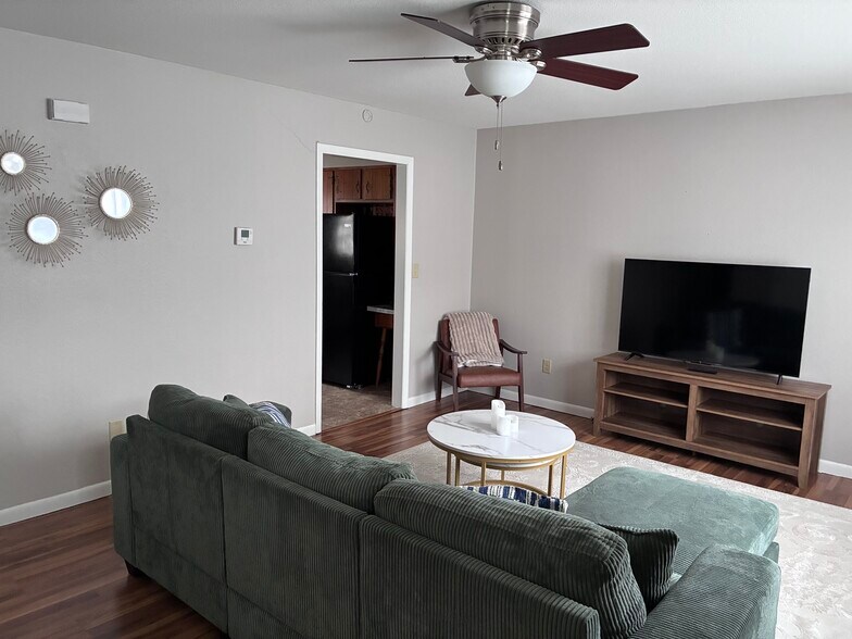 Wifi included - 1026 N Jefferson St