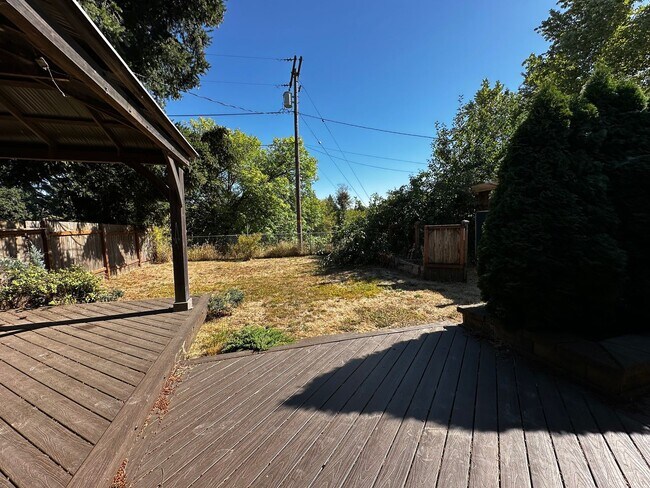 Building Photo - 636-400 NW East Thornton Lake Dr