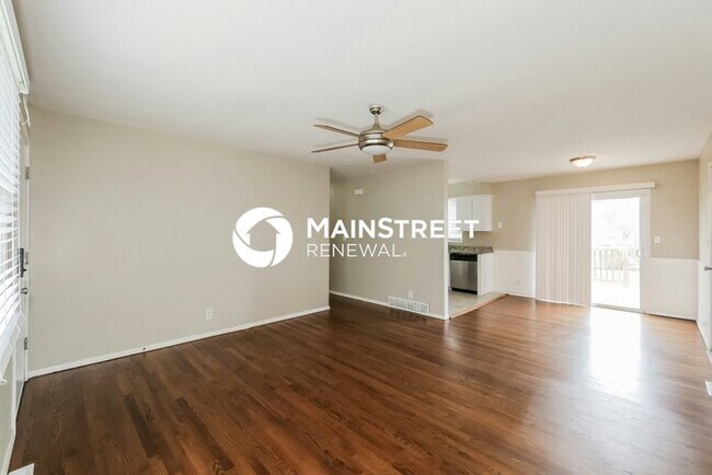 Building Photo - 3 Bedroom Pet-Friendly Home in Independence, MO with Main Street Renewal