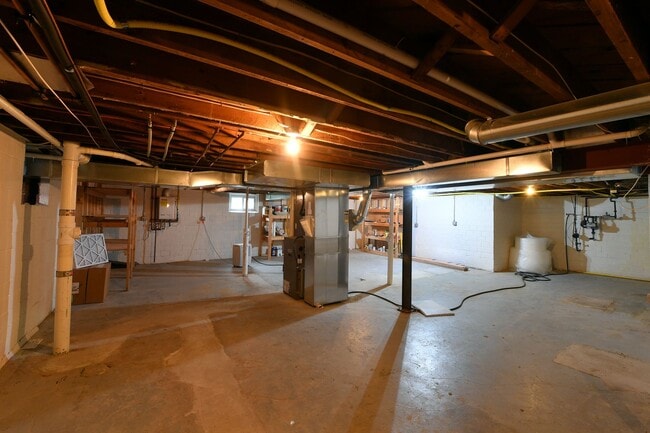 Building Photo - 106 Manlyn Dr