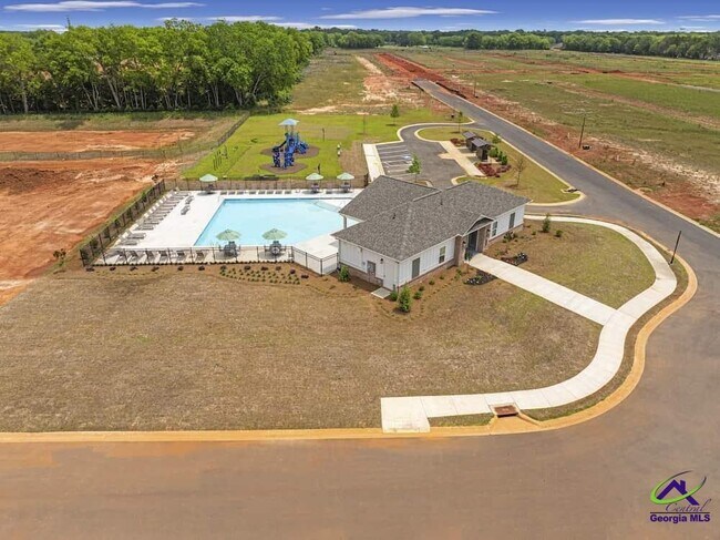 Building Photo - 827 Trenton Dr