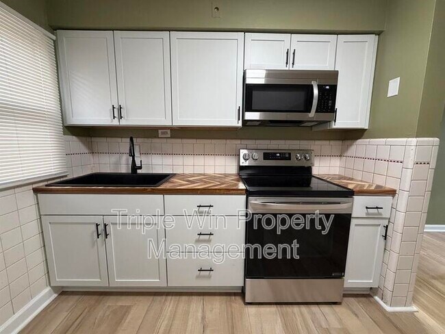 Building Photo - 8138 Blanchard Dr