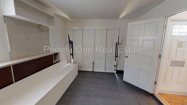 Building Photo - 4476 33rd Pl