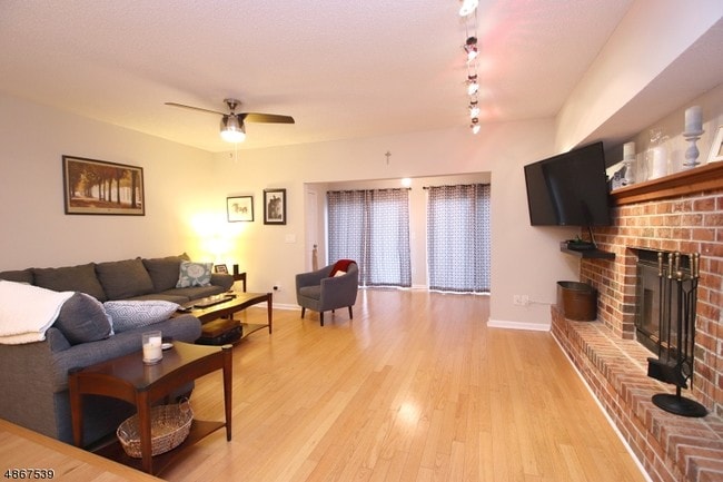 Building Photo - 303 Brokaw Ct