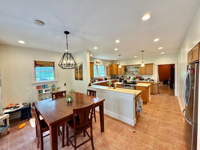 Kitchen + Dinette - 547 McAlpin Ave