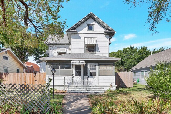 Building Photo - 1647 S Main St