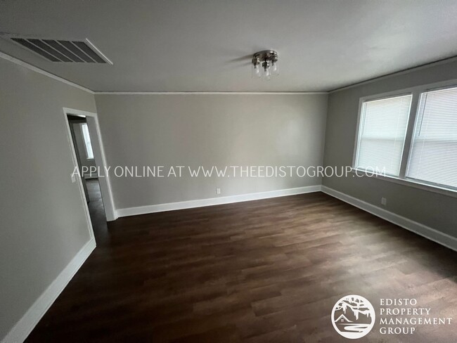 Building Photo - Charming & Newly Remodeled 3-Bed Home in O...