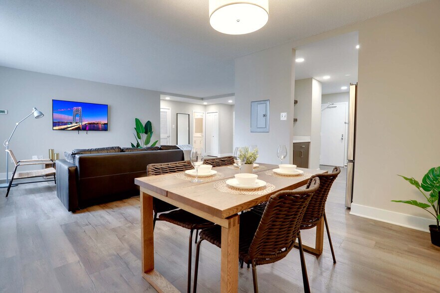 Building Photo - 1201 S Bell St