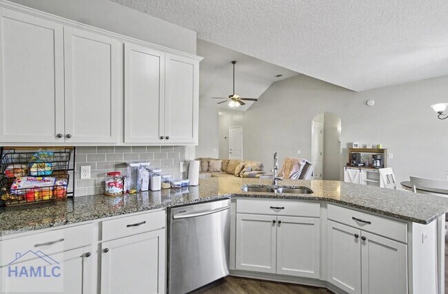 Building Photo - 56 Avondale Dr NE