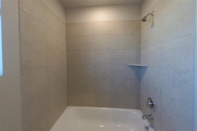 Building Photo - 5221 Saddle Clb Dr