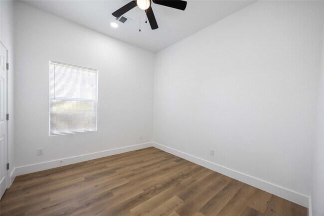 Building Photo - 9723 Cargill St