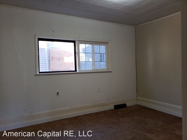 Building Photo - 5 br, 1.5 bath House - 202 Harmon St