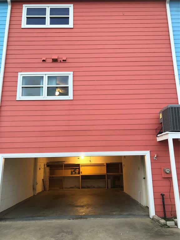 Building Photo - 8416 Seawall Blvd