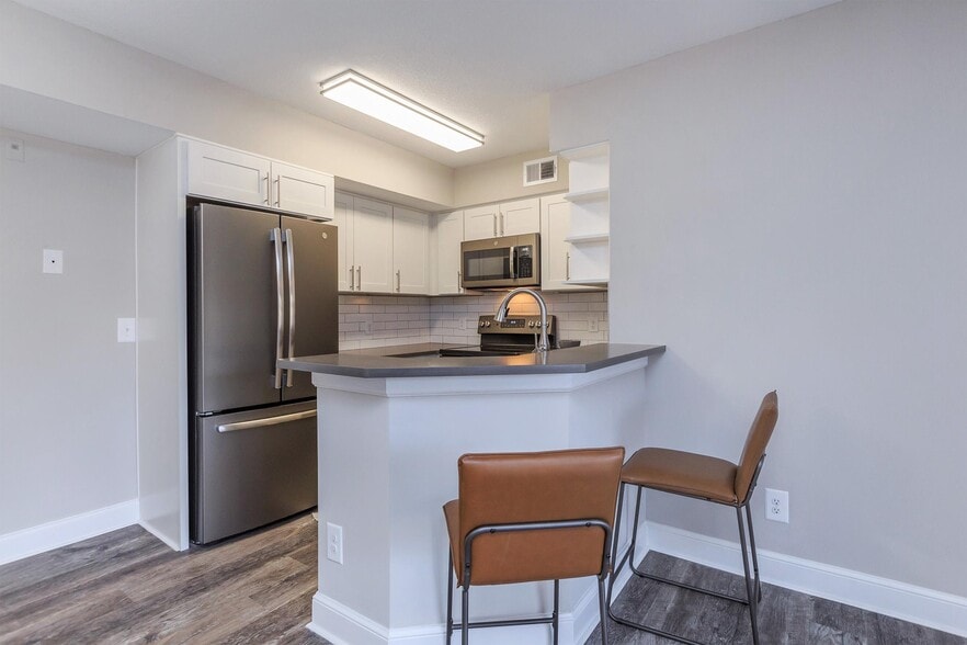 Building Photo - Latitude Pointe