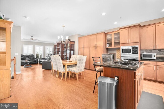 Building Photo - 568 Marina Landing Ln