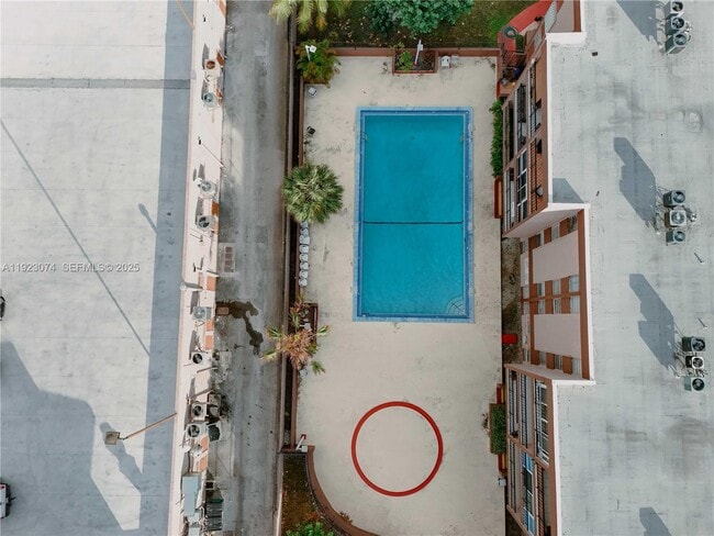 Building Photo - 1900 W 68th St