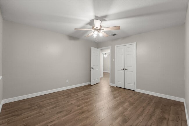 Building Photo - 2105 Murfield Dr