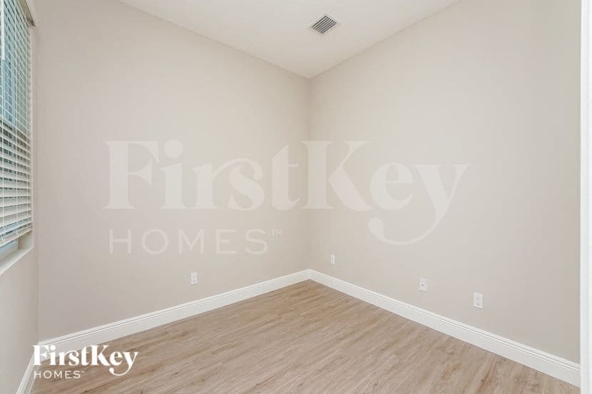 Building Photo - 2420 San Filippo Dr SE