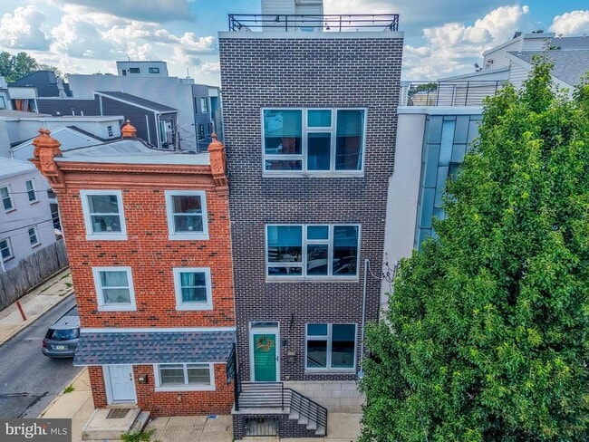 Building Photo - 719 E Thompson St