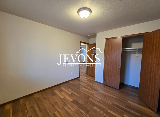 Building Photo - $250 Off on your First Month's Rent. A beautiful home near Downtown Yakima.