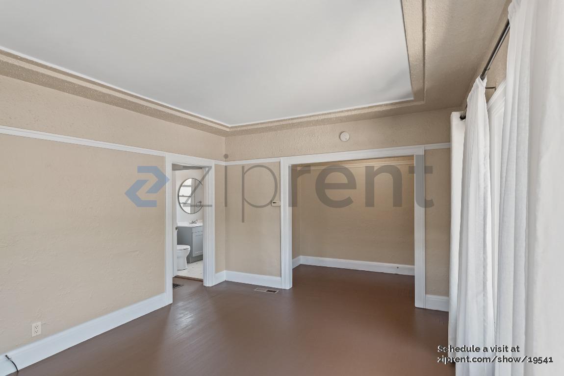 Building Photo - Unit