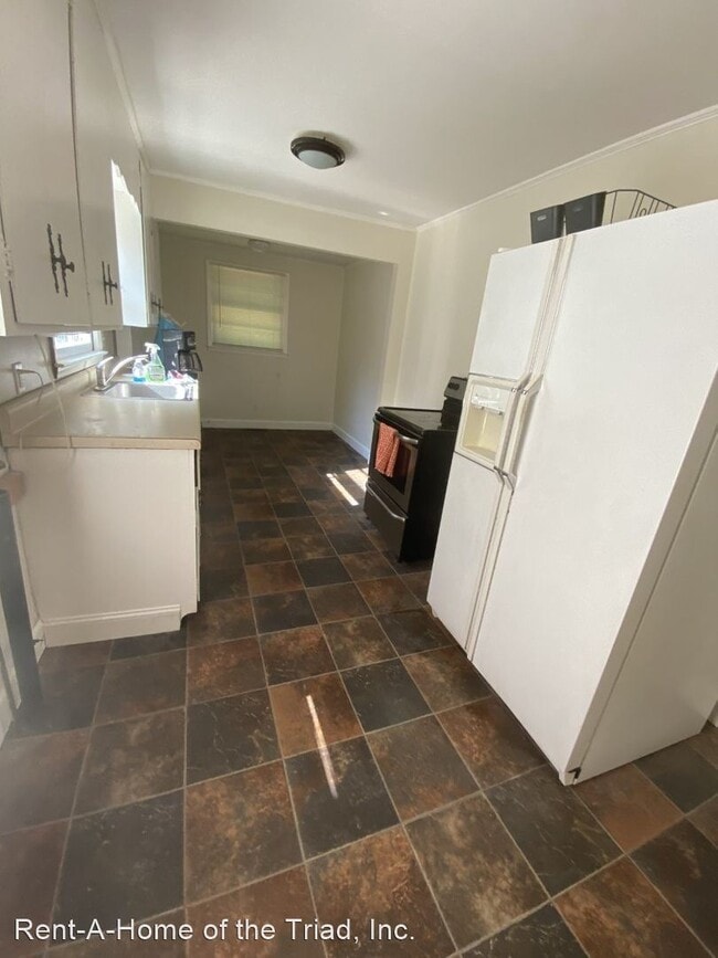 Building Photo - 3 br, 1 bath House - 2111 Maywood Street