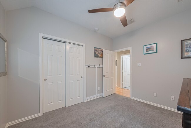 Building Photo - 2347 Golden Shores Ln