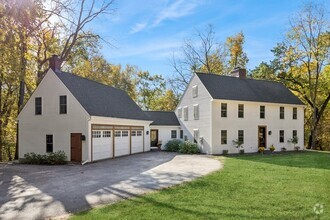 Building Photo - 3767 Oak Ln NE