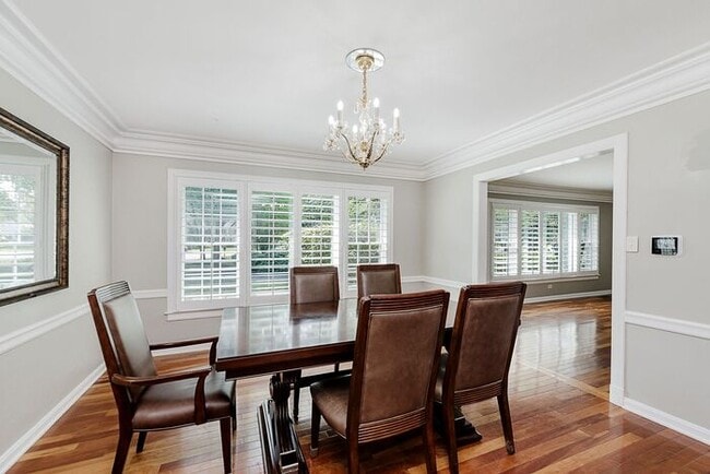 Building Photo - Elegant Updated Meridian-Kessler Home on E...