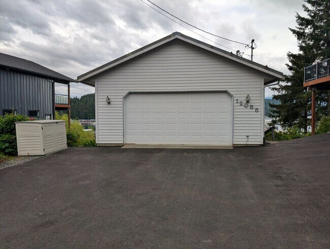 Building Photo - 3Bd/2Ba+Den Auke Bay Home, Unfurnished, Lo...