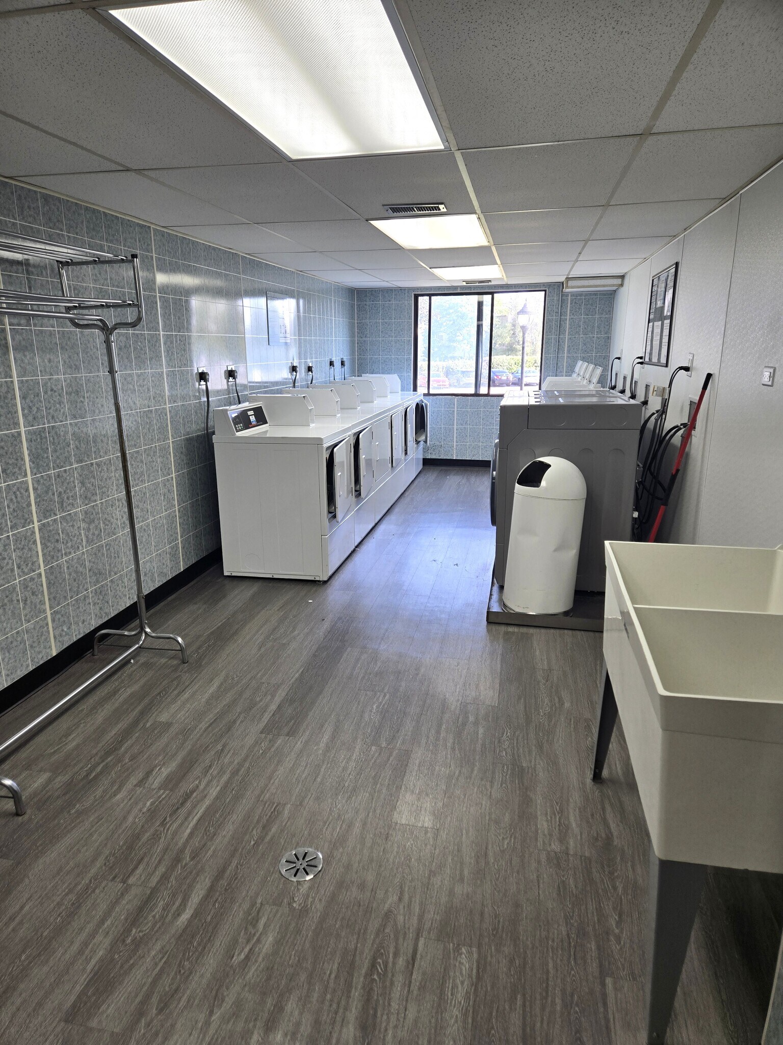 Building Photo - 450 Plum Creek Dr