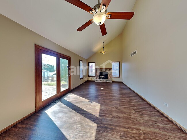 Building Photo - 4506 W Riverside Dr