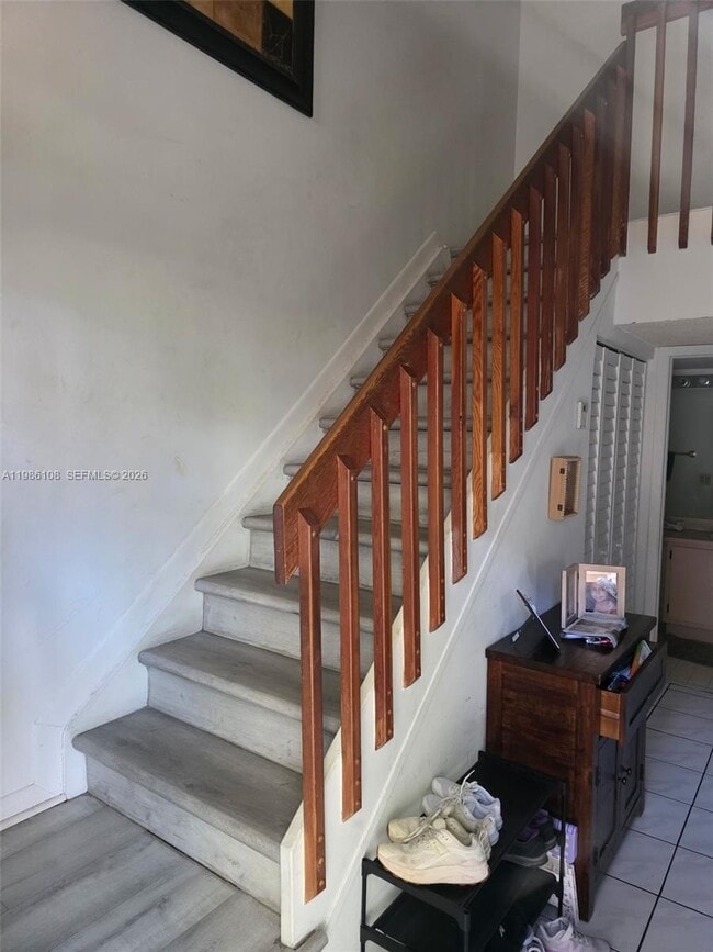 Building Photo - 513 Racquet Club Rd