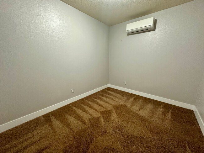 Building Photo - Two Bedroom Home with Den and Three Decks!