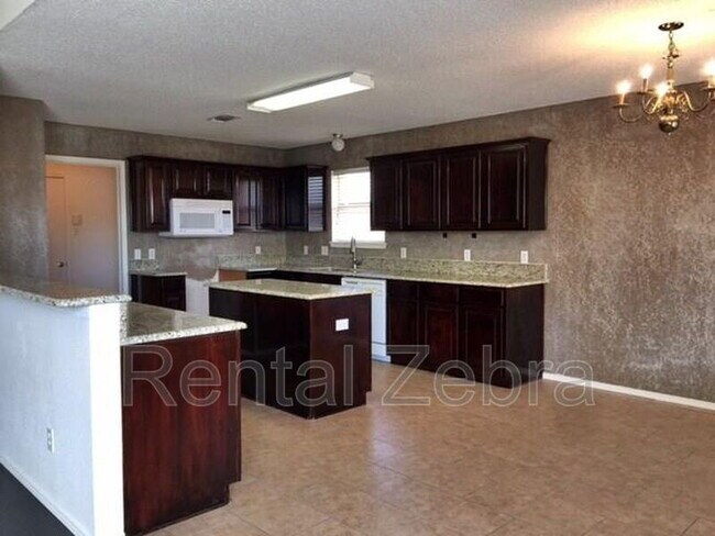 Building Photo - 4001 Cypress Gardens Dr