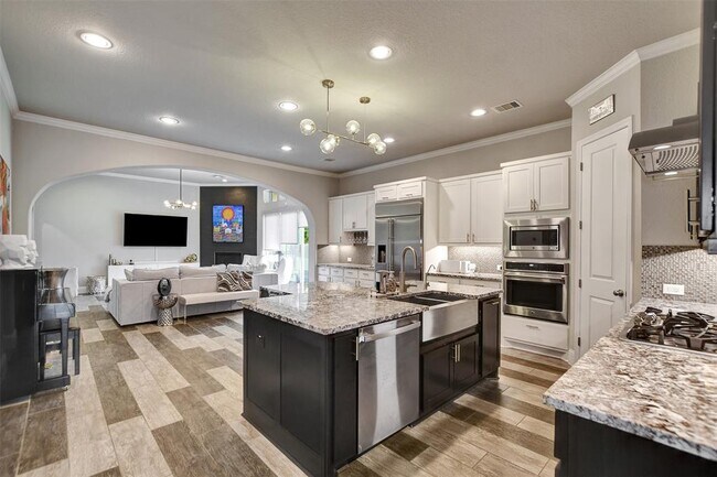 Building Photo - 13219 Pkwy Hills Dr