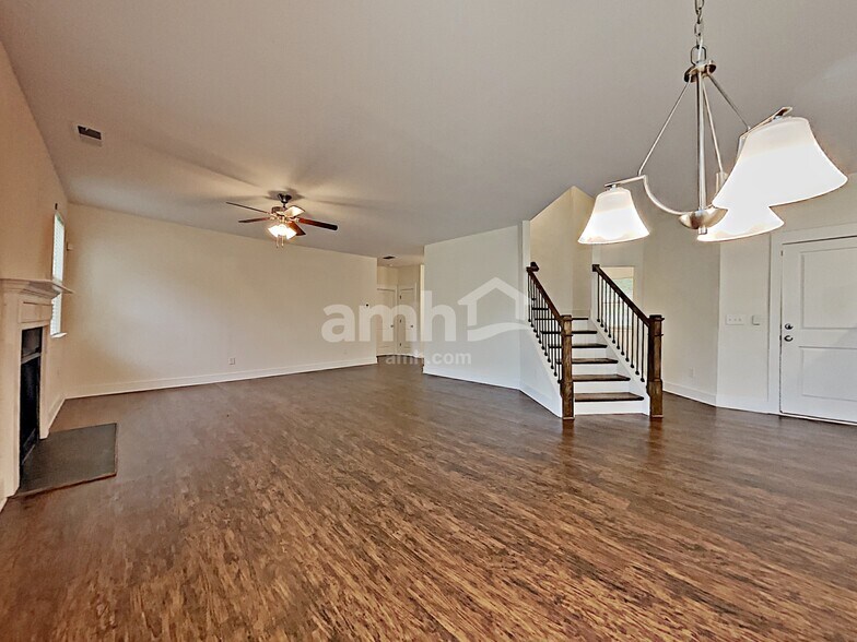 Building Photo - 1084 Adams Haven Bend