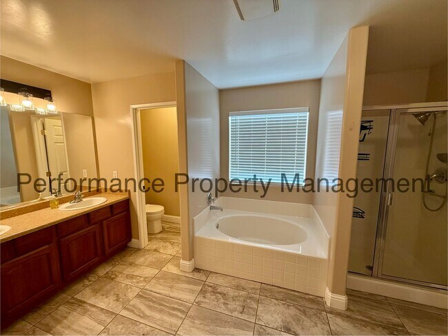 Building Photo - Spacious 5 Bed/3 Bath + Office in SW Bakersfield w/ RBP & $0 Deposit Option