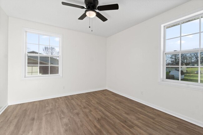 Building Photo - Pet Friendly Renovated Three Bedroom with Basement!