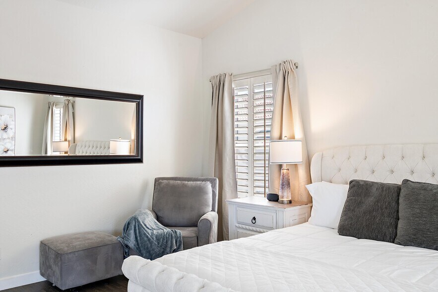 Building Photo - 13010 E Shangri La Rd