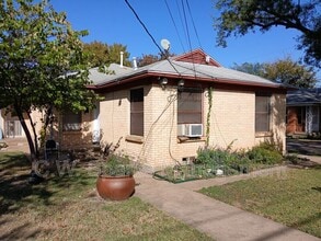 Building Photo - 3019 Avon St