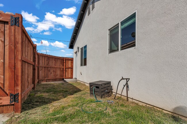 Building Photo - 1437 Arroyo Ave