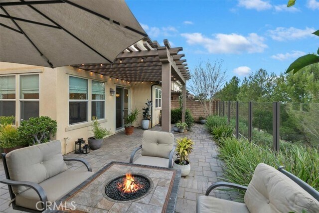 Building Photo - 55 Fuchsia