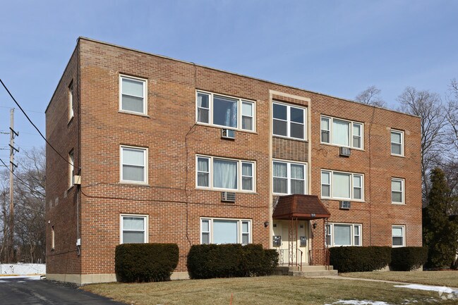 Primary Photo - 104 W Willow St